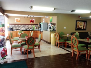 Free daily continental breakfast