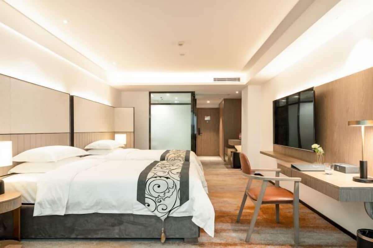 1 bedroom, premium bedding, minibar, in-room safe