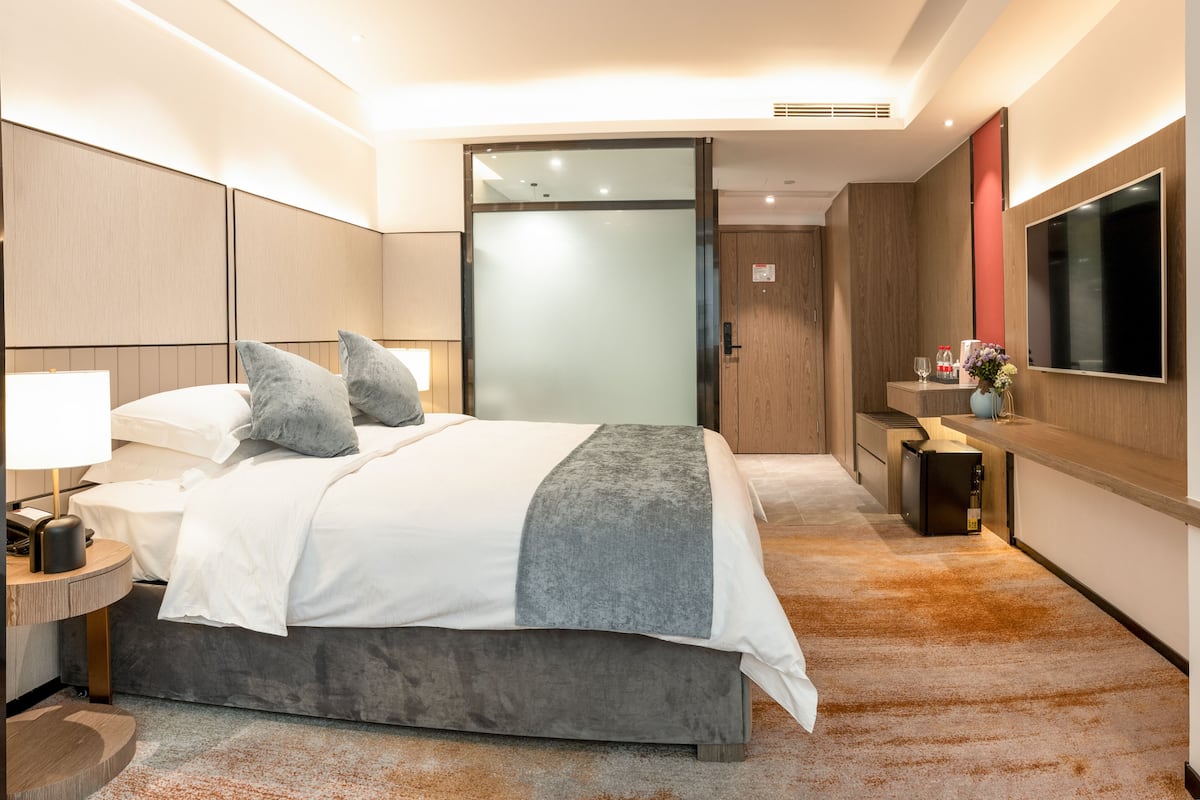 Honorable Queen | 1 bedroom, premium bedding, minibar, in-room safe