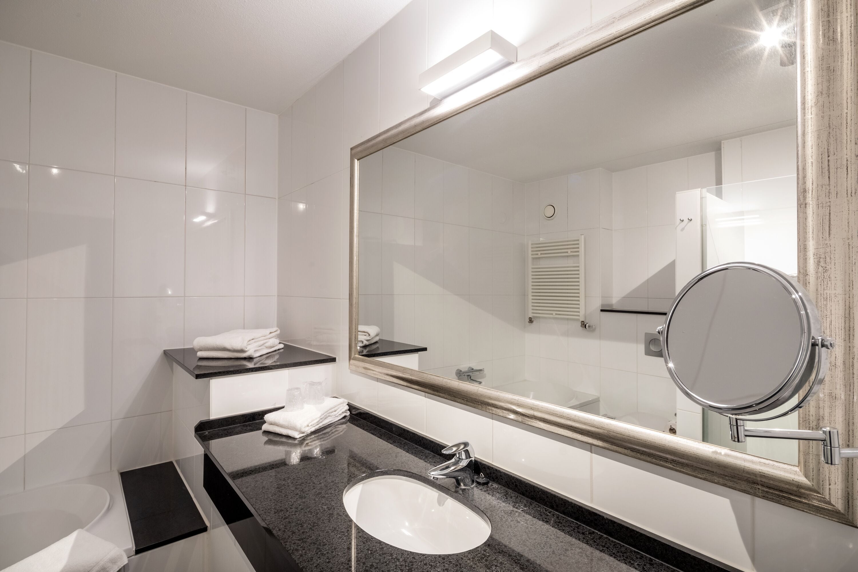 comfort room, 2 single beds, balcony | bathroom | separate bathtub and shower, free toiletries, hair dryer, towels