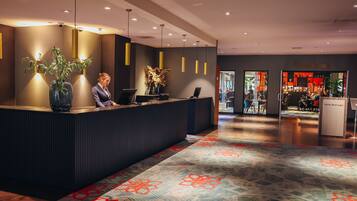 Lobby lounge