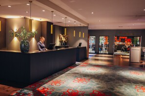 Lobby lounge