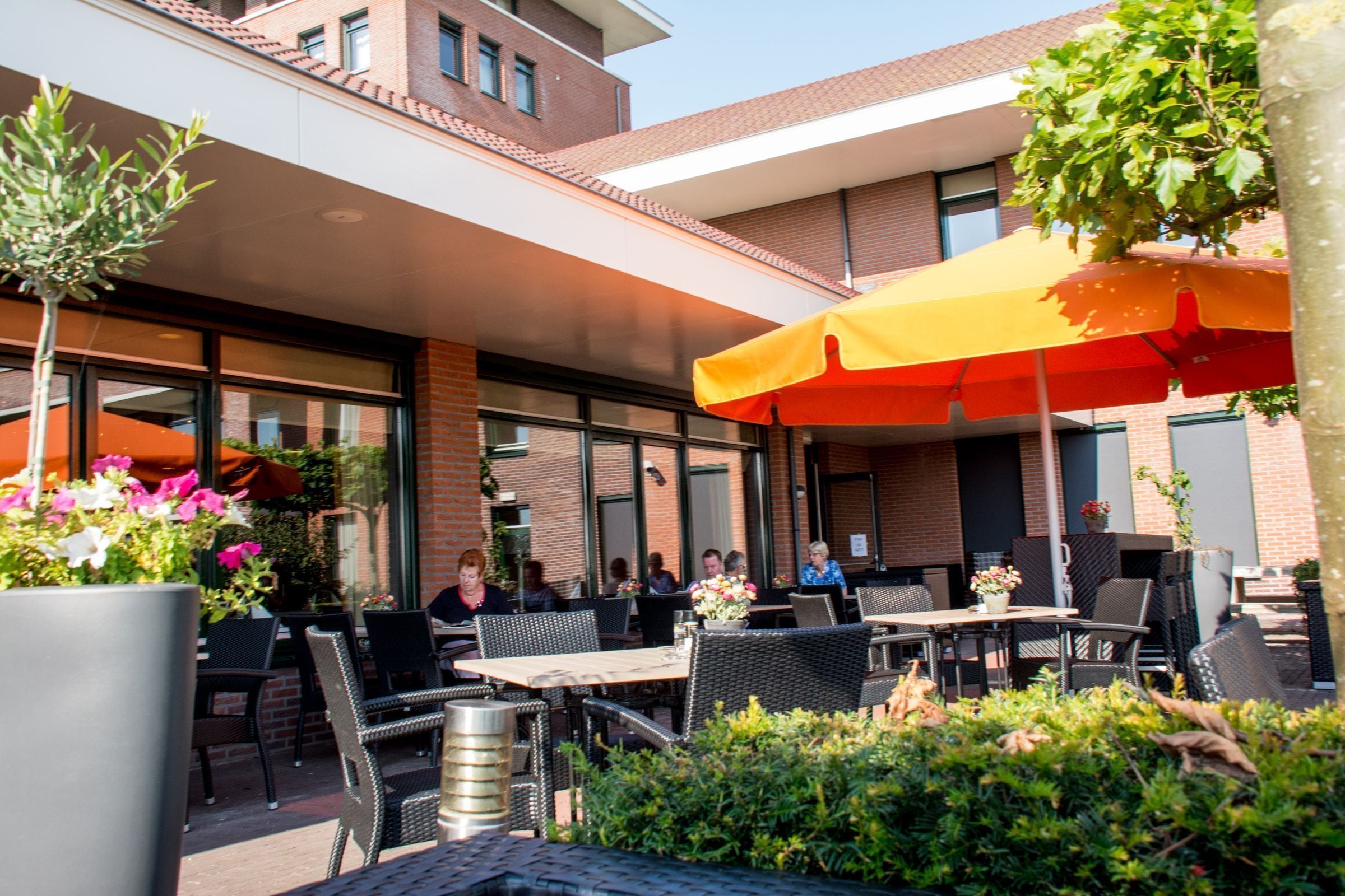 lunch, dinner, brunch served; local cuisine, al fresco dining