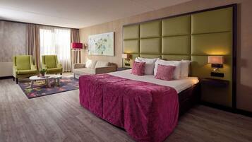 Junior-Suite, 1 King-Bett, Whirlpool | Zimmersafe, Schreibtisch, Verdunkelungsvorhänge, schallisolierte Zimmer