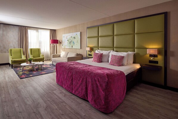 Junior Suite, 1 King Bed, Jetted Tub