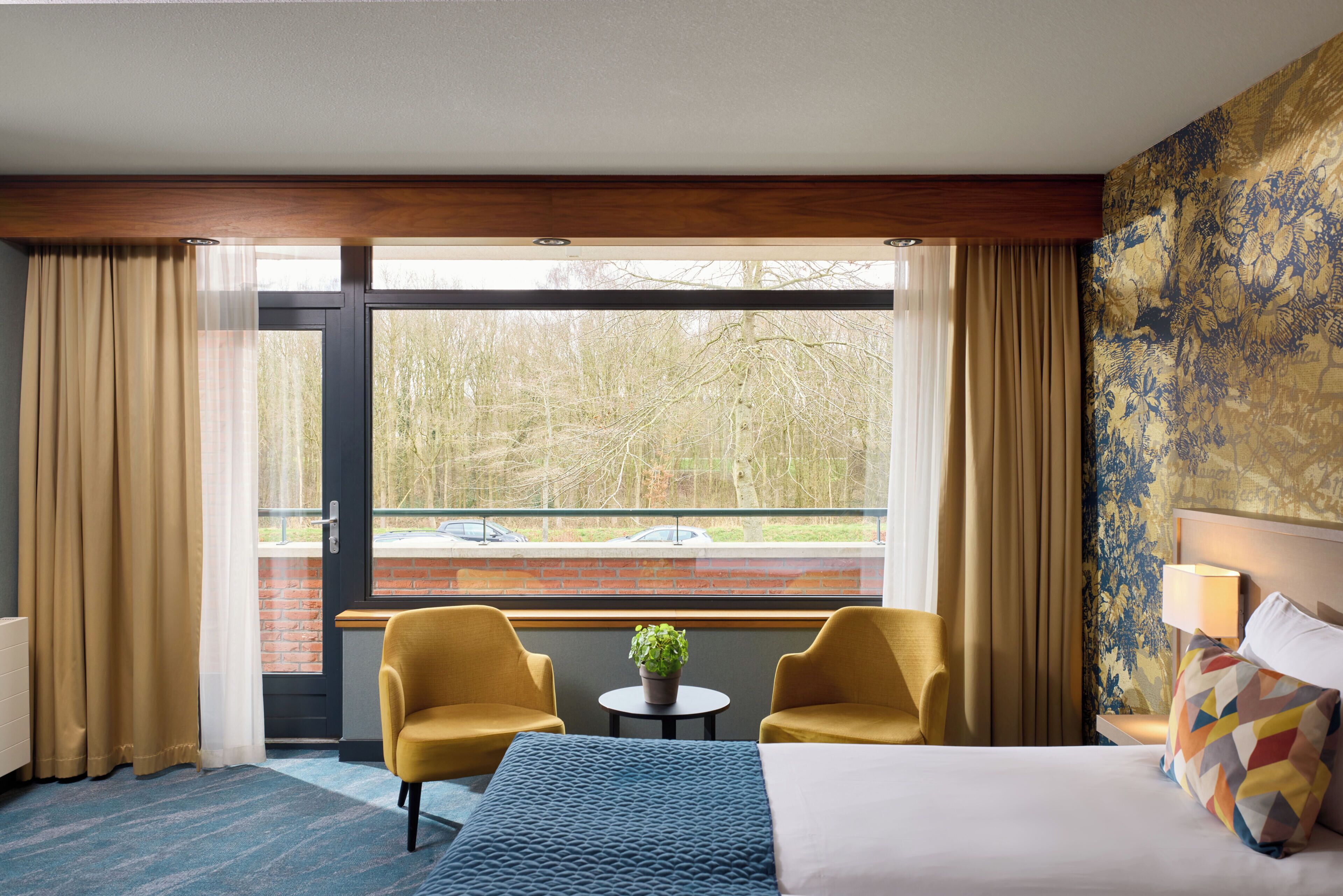 Comfort Room, 2 Twin Beds, Courtyard View | View from room