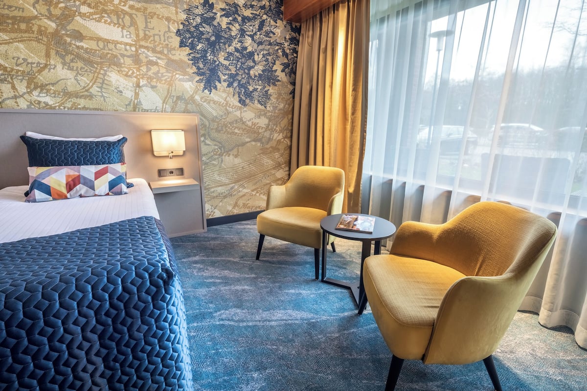 in-room safe, desk, blackout curtains, soundproofing