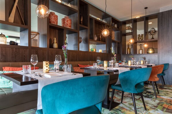 Lunch, dinner, brunch served; local cuisine, al fresco dining