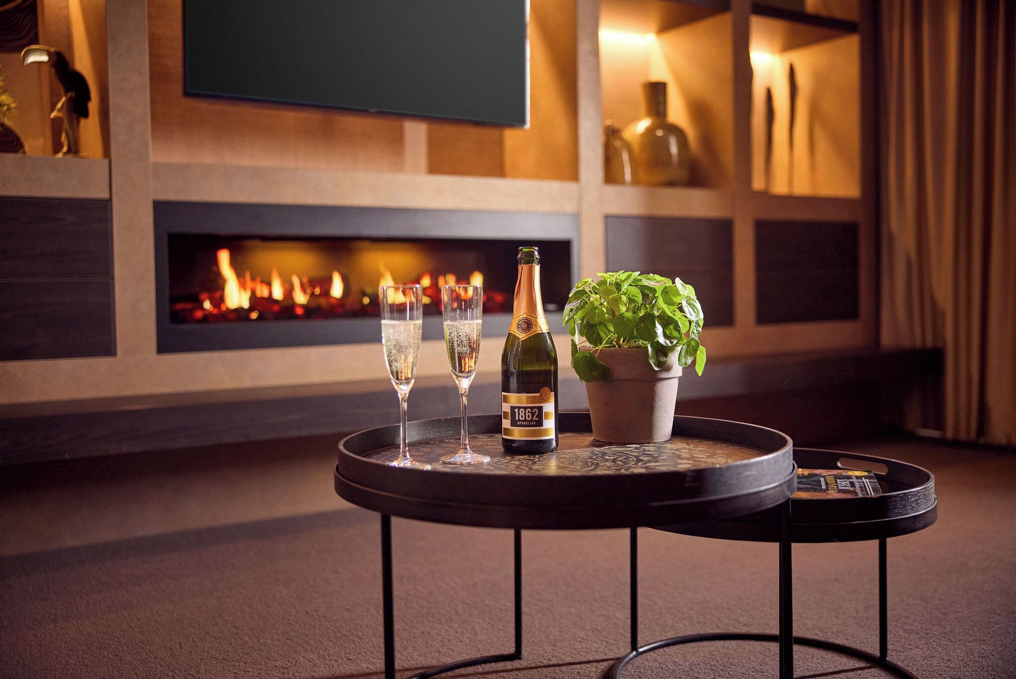 Royal Suite, 1 King Bed, Jetted Tub | Living room | 42-inch flat-screen TV with cable channels, TV, Netflix