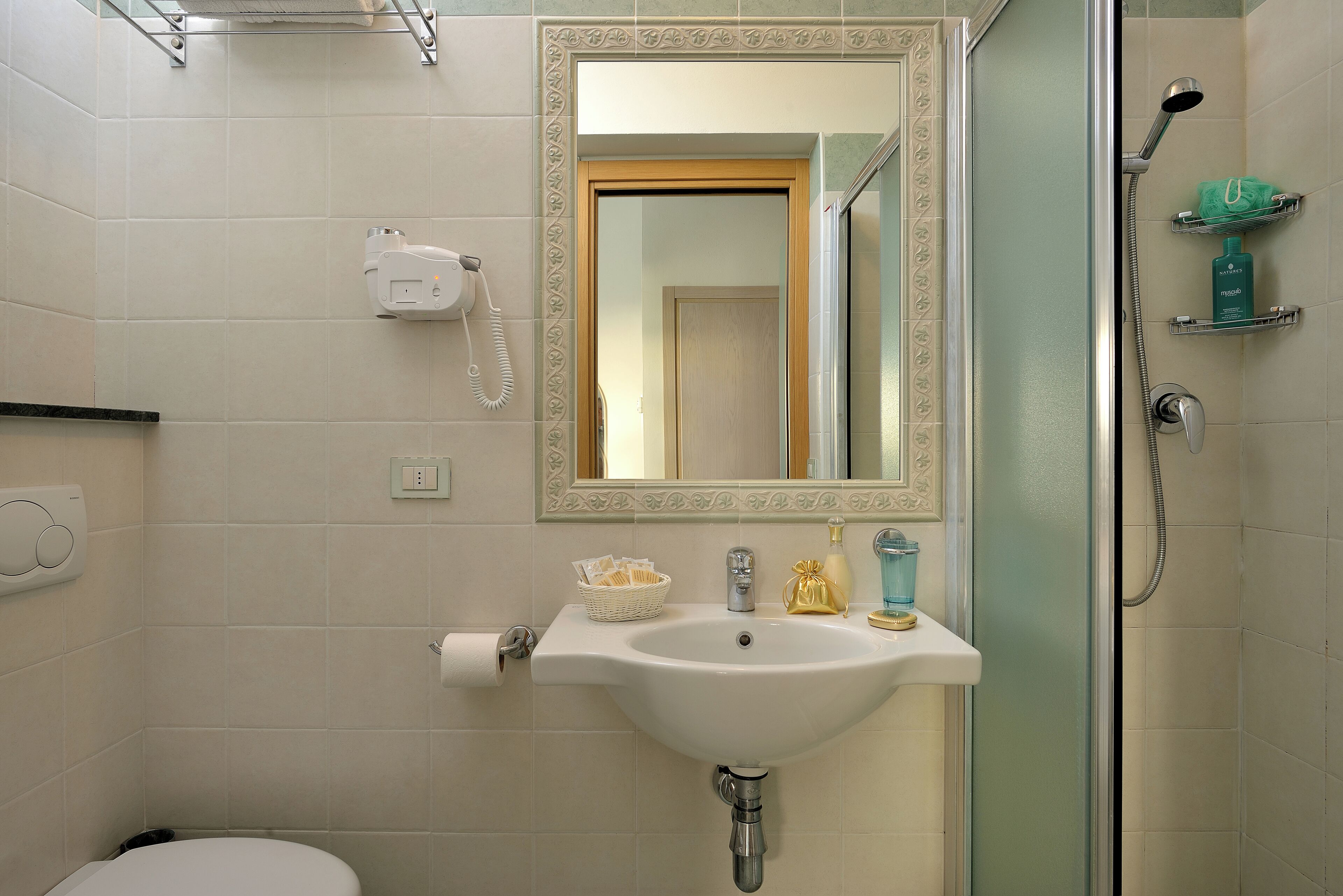 comfort double room, 1 double or 2 single beds | bathroom | shower, free toiletries, hair dryer, bidet