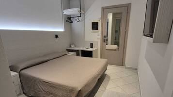 Deluxe-Doppelzimmer | Zimmersafe, Schreibtisch, Verdunkelungsvorhänge, kostenloses WLAN