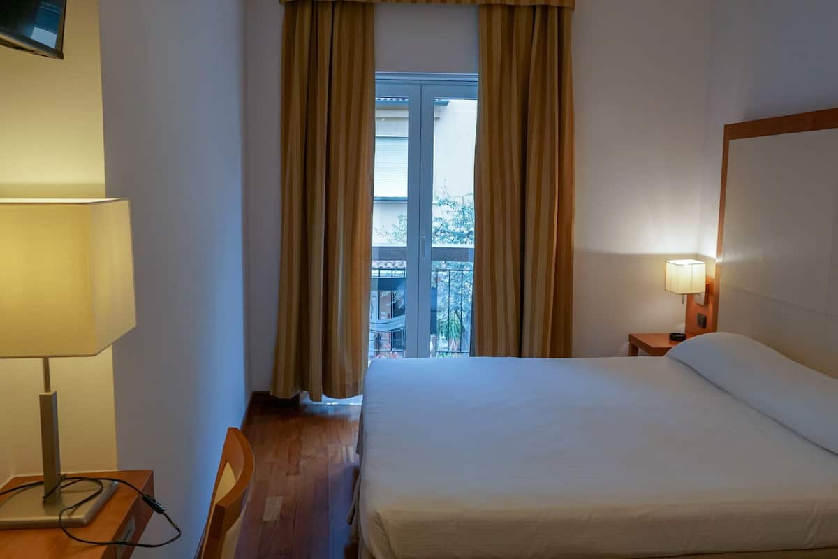 standard double or twin room | minibar, in-room safe, desk, laptop workspace