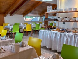 Desayuno buffet incluido todos los días 