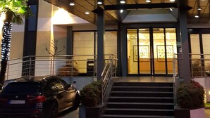 A hotel entrance with a sign reading "HOTEL TIFFANY MILANO" and a staircase leading to the entrance. - Hotel Tiffany (Trezzano sul Naviglio)
