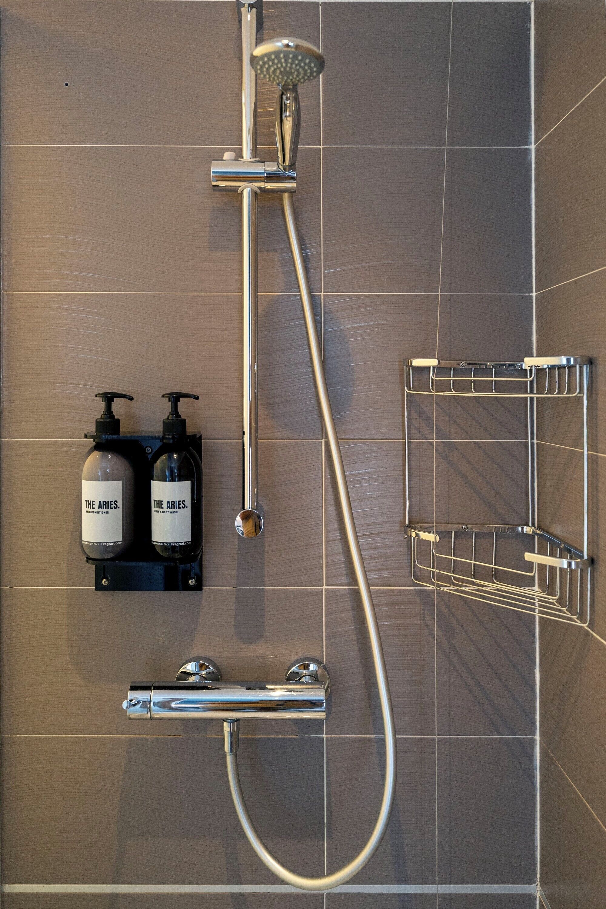 comfort double room | bathroom | free toiletries, slippers, bidet, towels