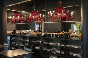 Frokostbuffé hver dag (EUR 15 per person)