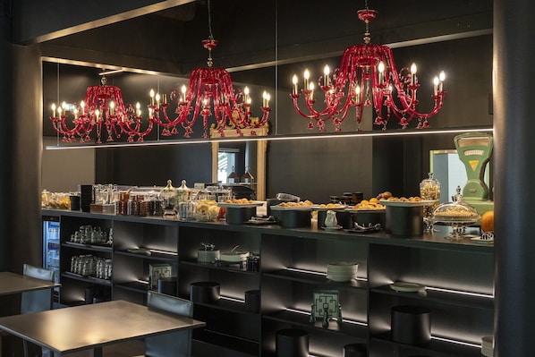 Buffet déjeuner servi tous les jours en supplément