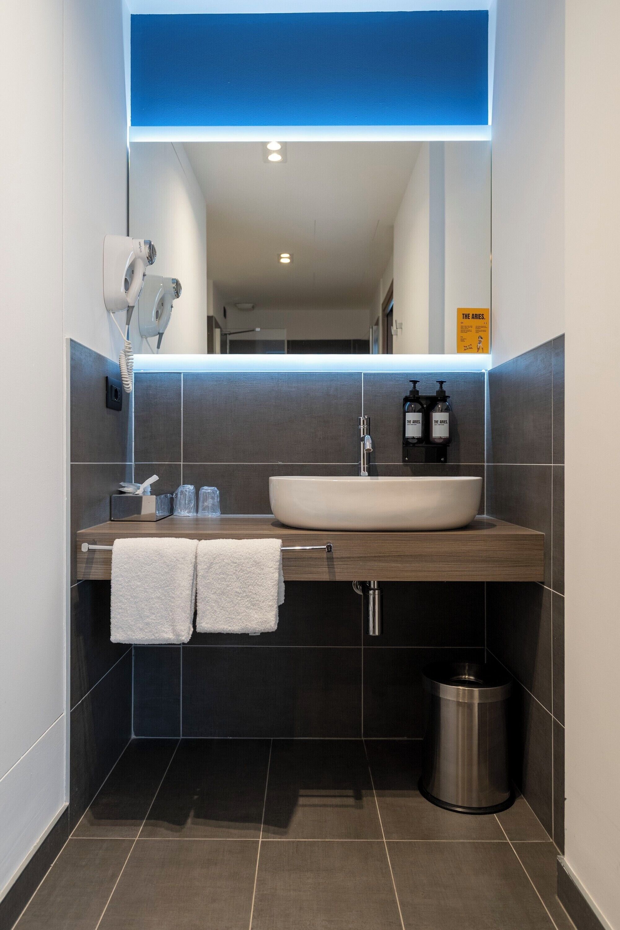 junior suite | bathroom | free toiletries, slippers, bidet, towels