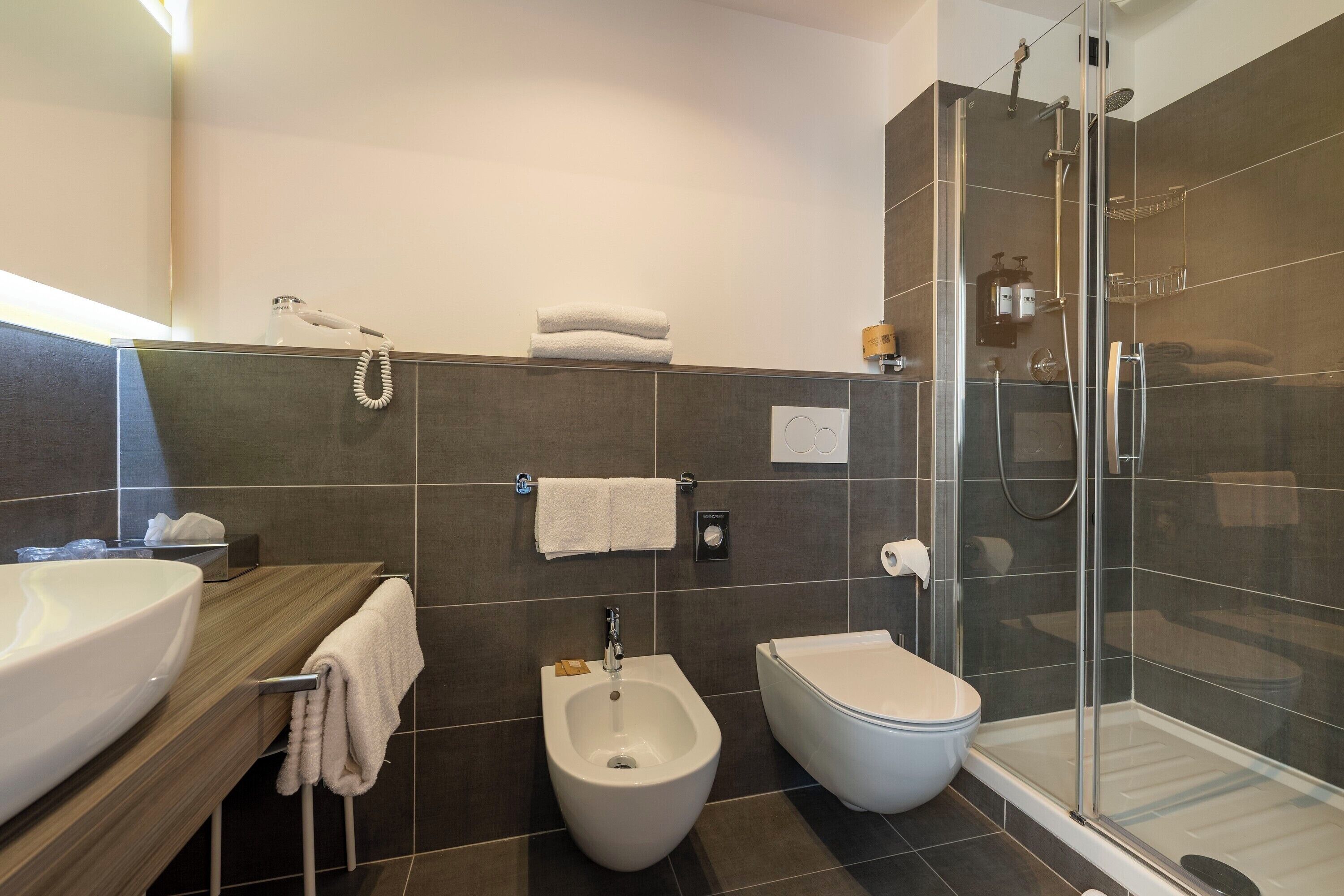 superior double room | bathroom | free toiletries, slippers, bidet, towels