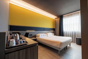 Dobbeltrom – superior | Allergitestet sengetøy, safe på rommet, skrivebord og blendingsgardiner