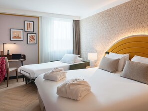 Privilege, Room, 1 King Bed with Sofa bed | Premium bedding, desk, laptop workspace, soundproofing - Mercure Chartres Est (Chartres)