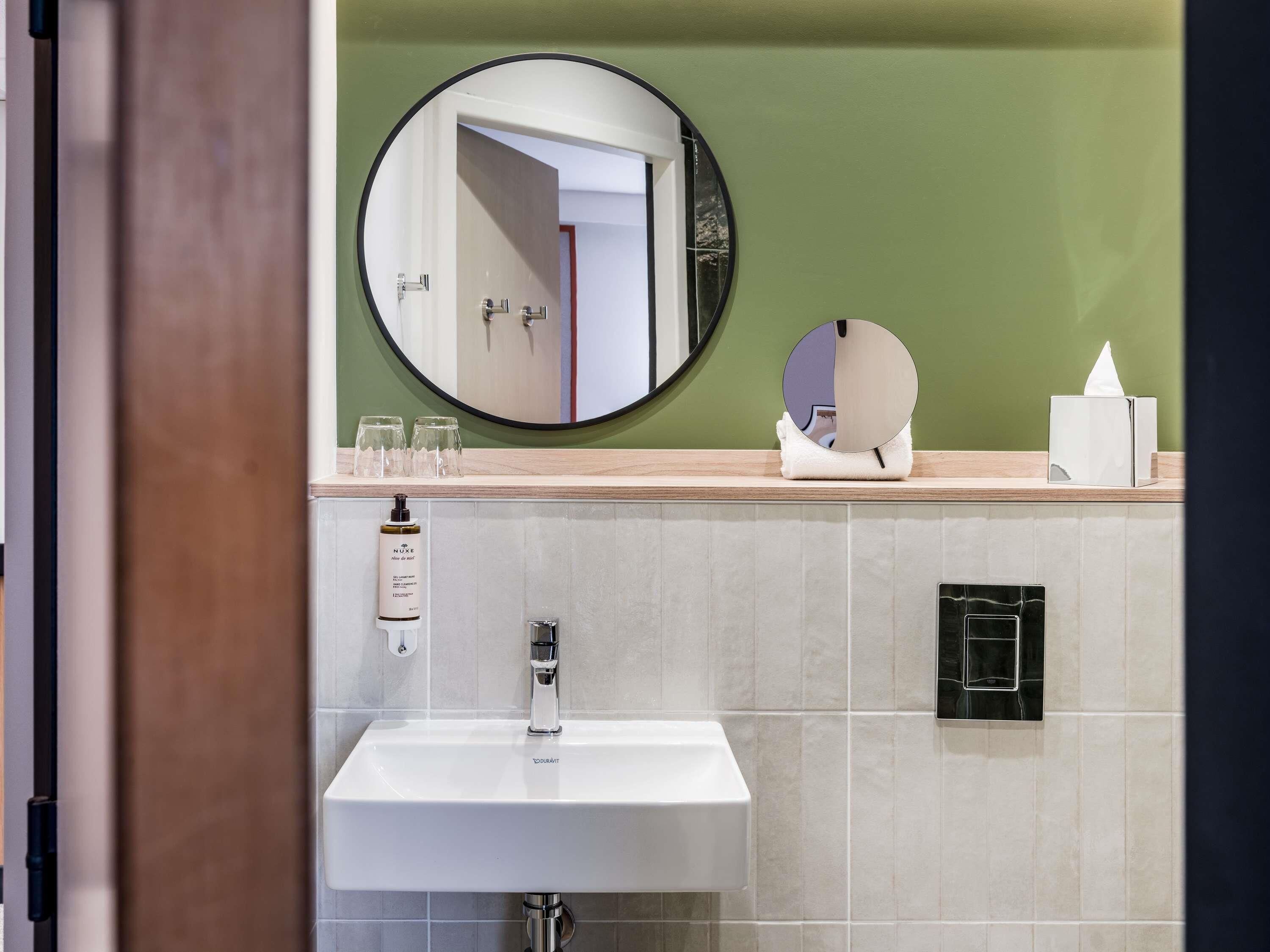 Ropa de cama de alta calidad y escritorio 