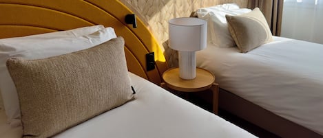 Ropa de cama de alta calidad y escritorio