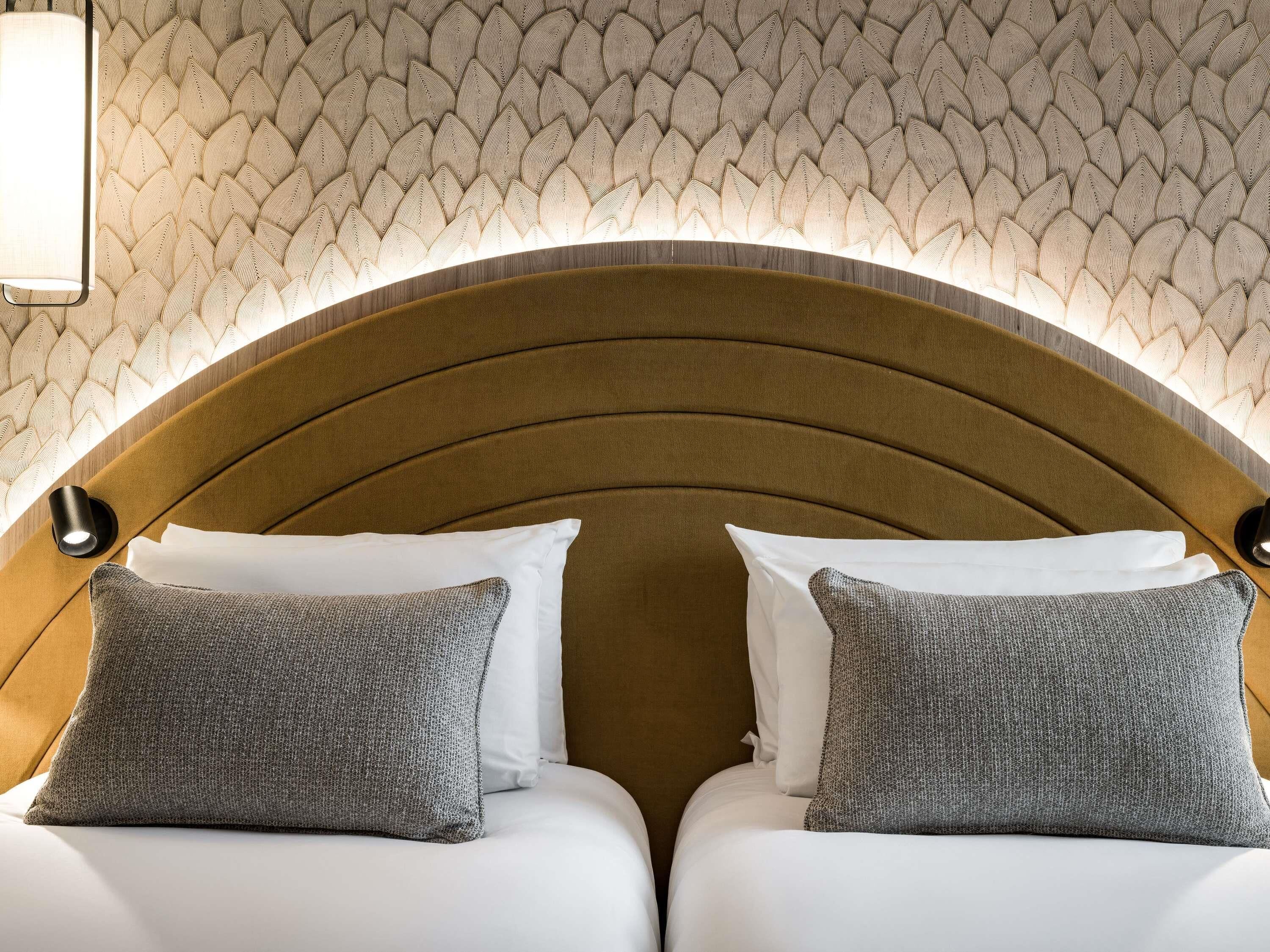 Rom – classic, 2 enkeltsenger | Sengetøy av topp kvalitet, skrivebord og skrivebord for bærbar PC