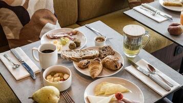 Desayuno buffet todos los días (con cargo)