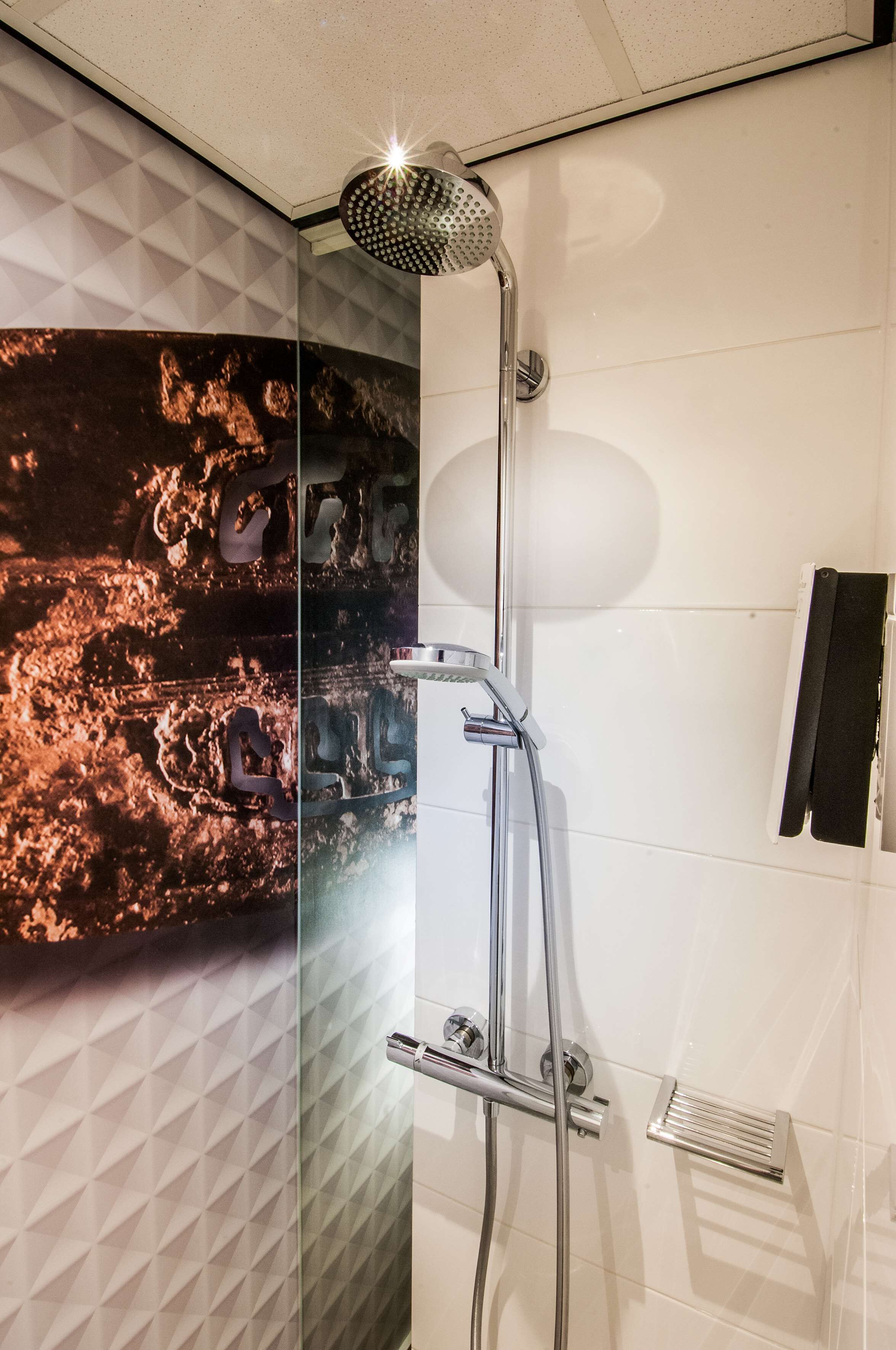 comfort room, 2 single beds | bathroom | eco-friendly toiletries, hair dryer, towels, soap