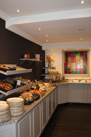 Enjoy a sumptuous spread of bread, pastries, and baked goods at our buffet.
