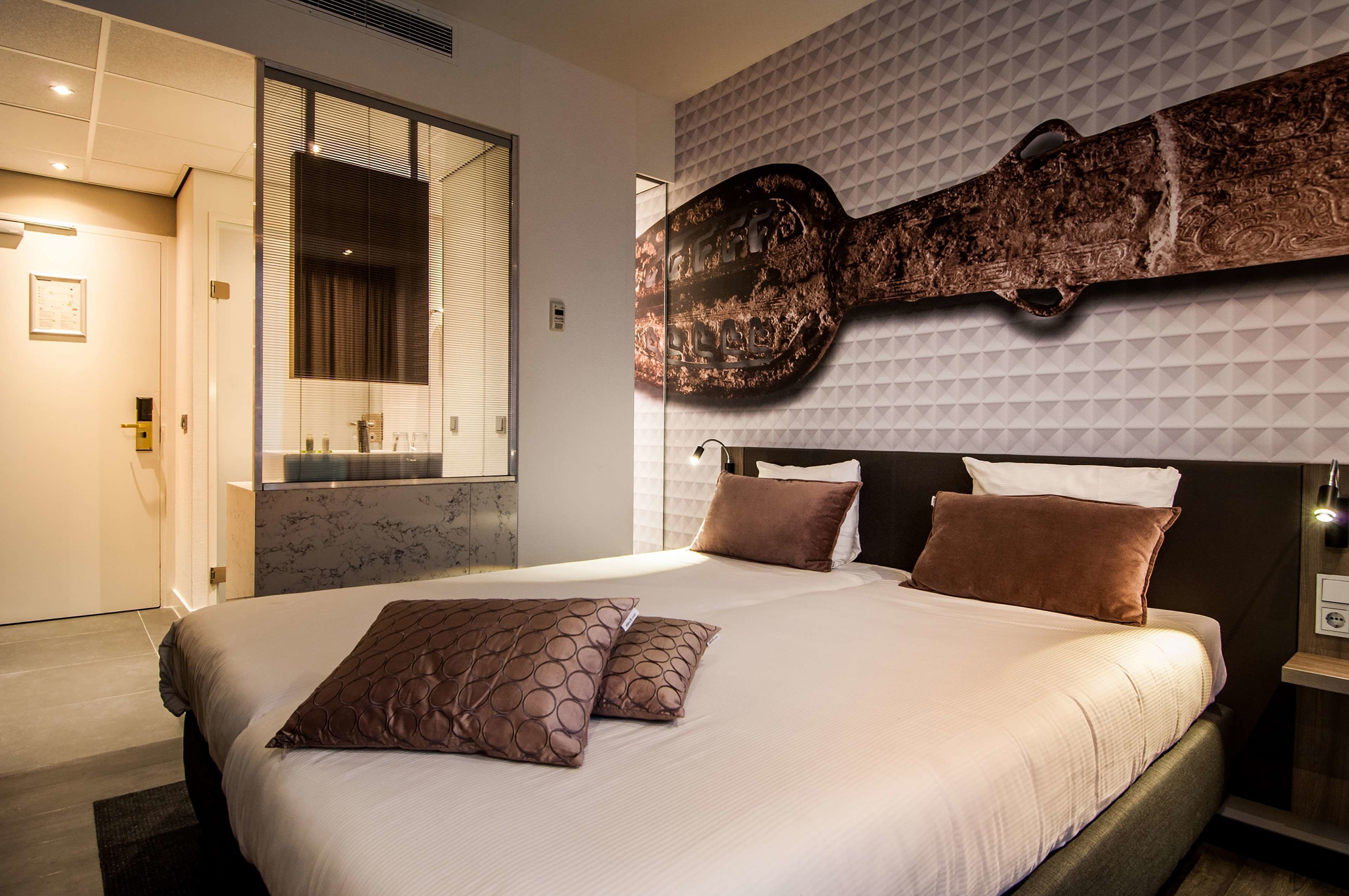 Comfort Room, 2 Single Beds | Hypo-allergenic bedding, minibar, in-room safe, desk