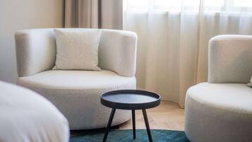 Executive Room, 2 Twin Beds | Hypo-allergenic bedding, minibar, in-room safe, desk