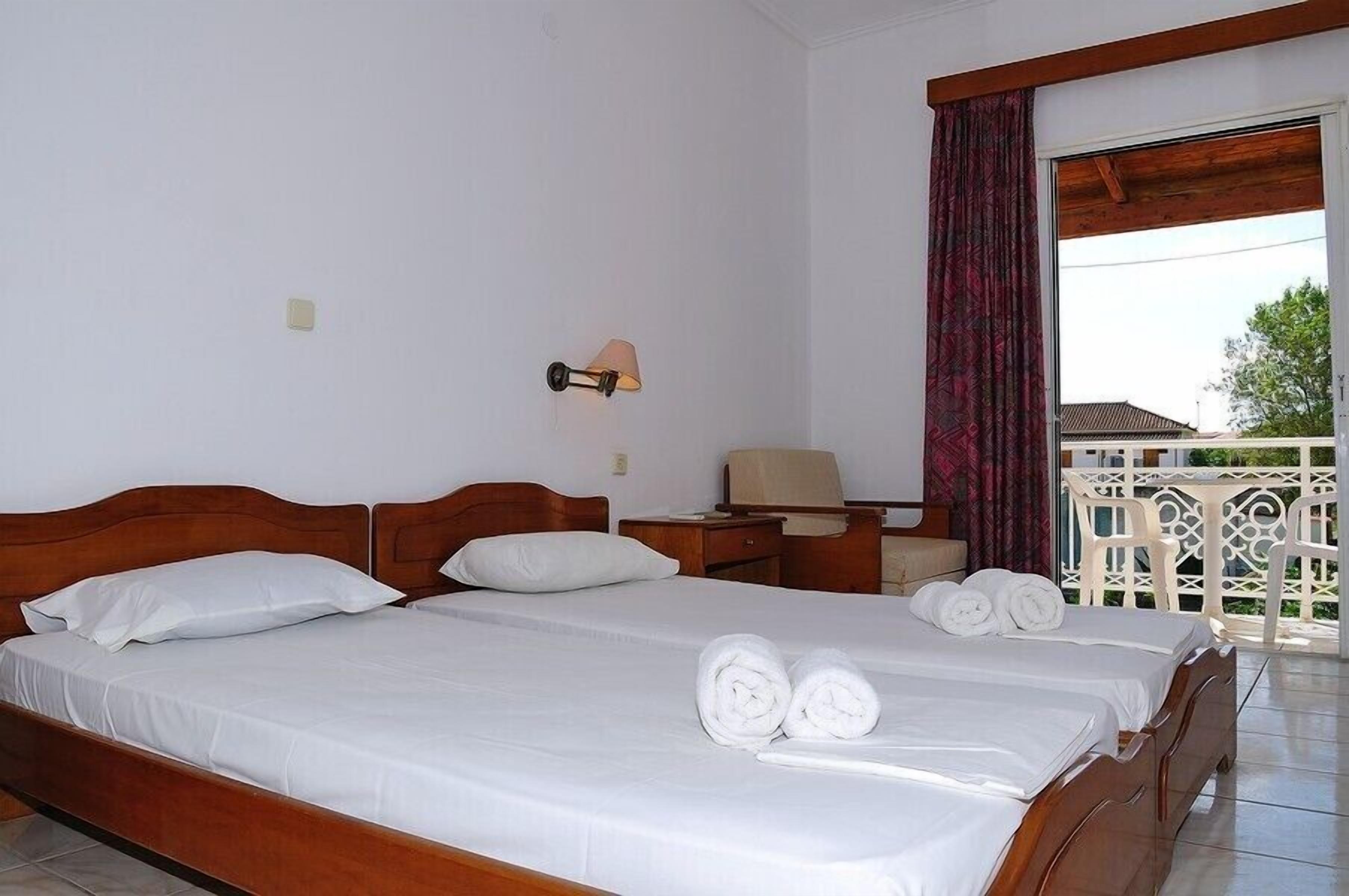 经典双人房 | 办公桌、遮光窗帘、熨斗/熨衣板、免费婴儿床