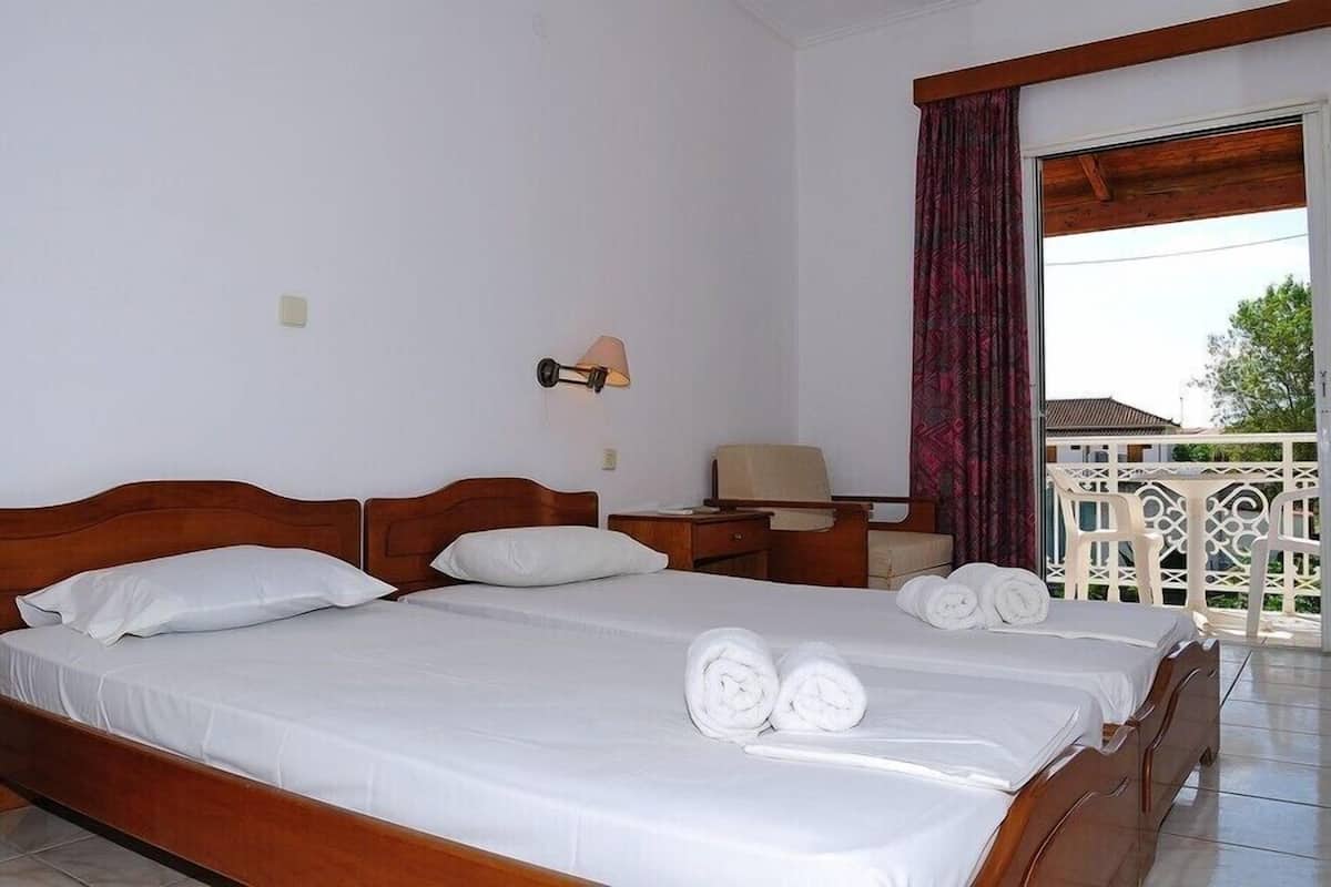 经典双人房 | 办公桌、遮光窗帘、熨斗/熨衣板、免费婴儿床