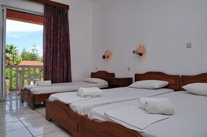 Classic Triple Room | Desk, blackout drapes, iron/ironing board, free cribs/infant beds - Hotel Sydney (Zakynthos)