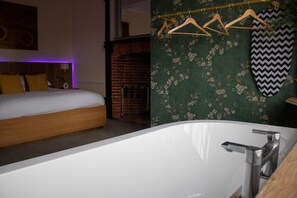 Kamar Double, ensuite
