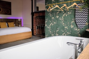 Phòng đôi, có phòng tắm riêng