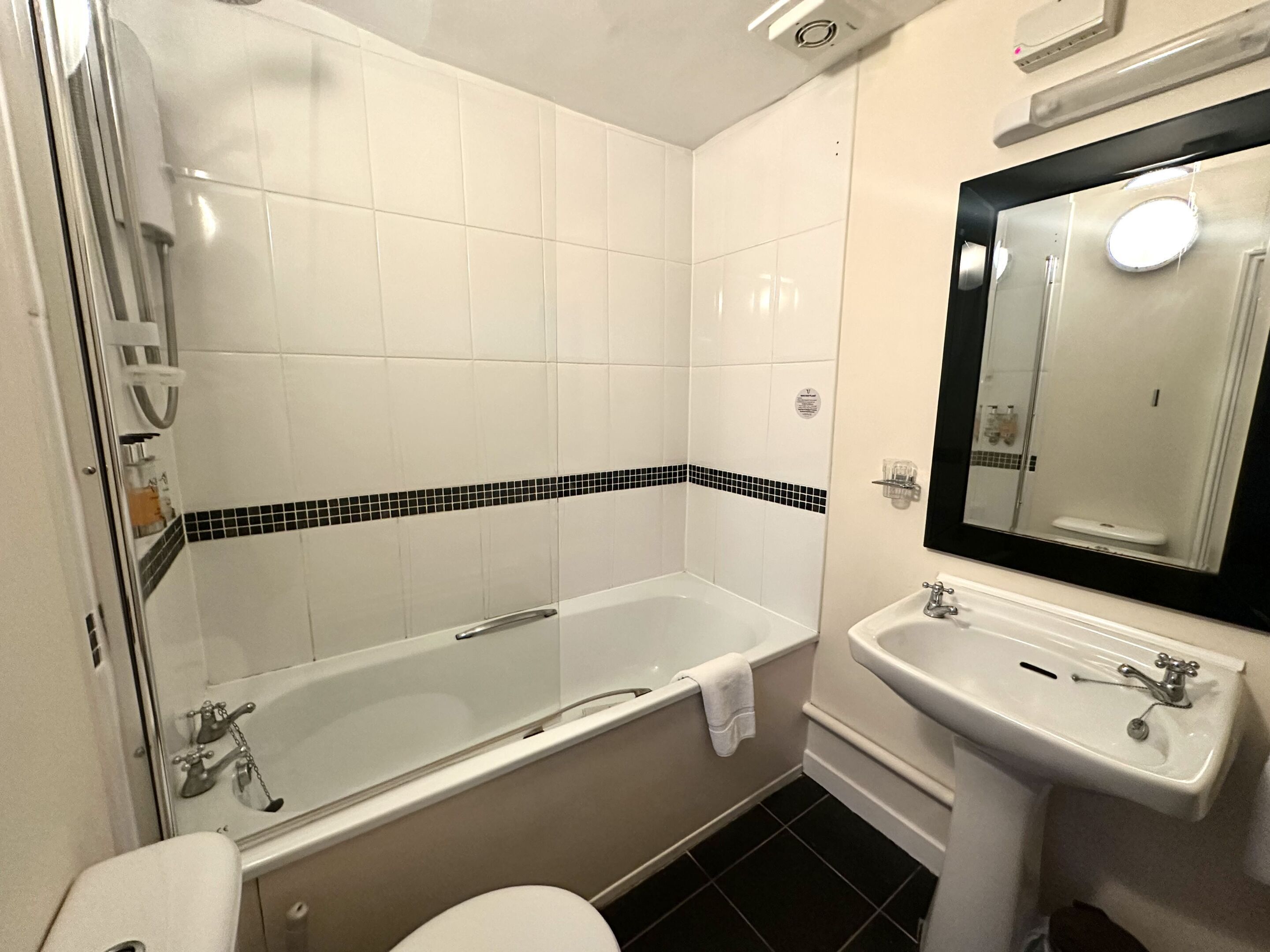 deluxe double room, ensuite | bathroom