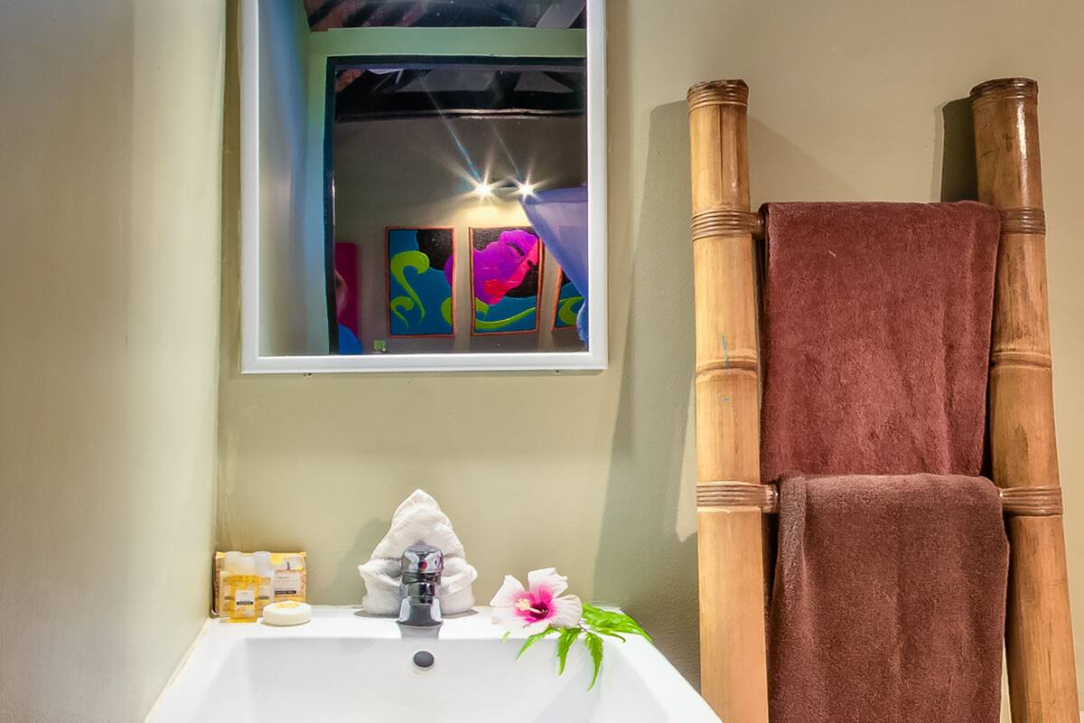 shower, free toiletries, towels