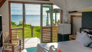 Beachfront Bure | Coffres-forts dans les chambres, rideaux occultants