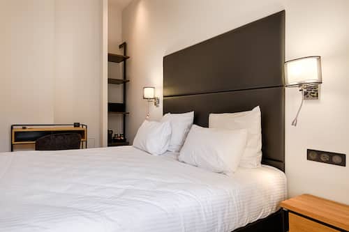 Classic Double Room, 1 Double Bed, Non Smoking, Courtyard View | Minibar, in-room safe, desk, blackout drapes