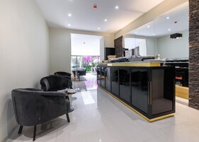 Colazione a buffet, servita tutte le mattine (15 EUR a persona) 