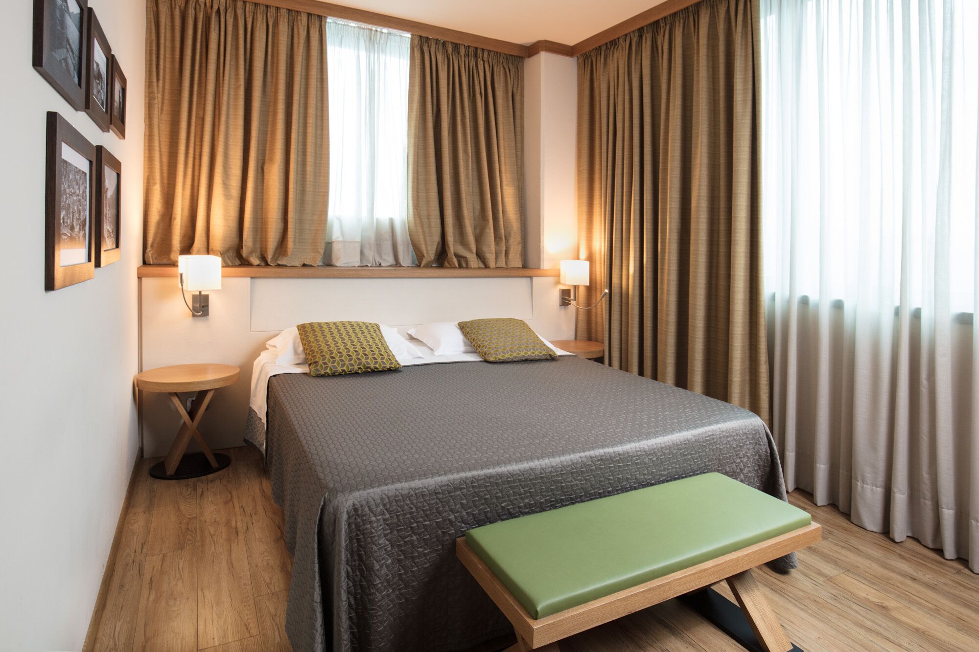 Chambre Double Supérieure pour 1 personne, 1 lit double, accessible aux personnes à mobilité réduite | Minibar, coffres-forts dans les chambres, bureau, chambres insonorisées