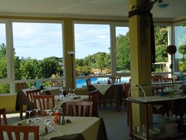 Breakfast and dinner served, local cuisine