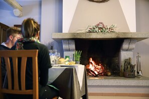 Fireplace - Pausania Inn (Tempio Pausania)