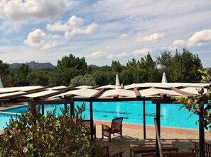 Seasonal outdoor pool, open 9:00 AM to 7:00 PM, pool umbrellas - Pausania Inn (Tempio Pausania)