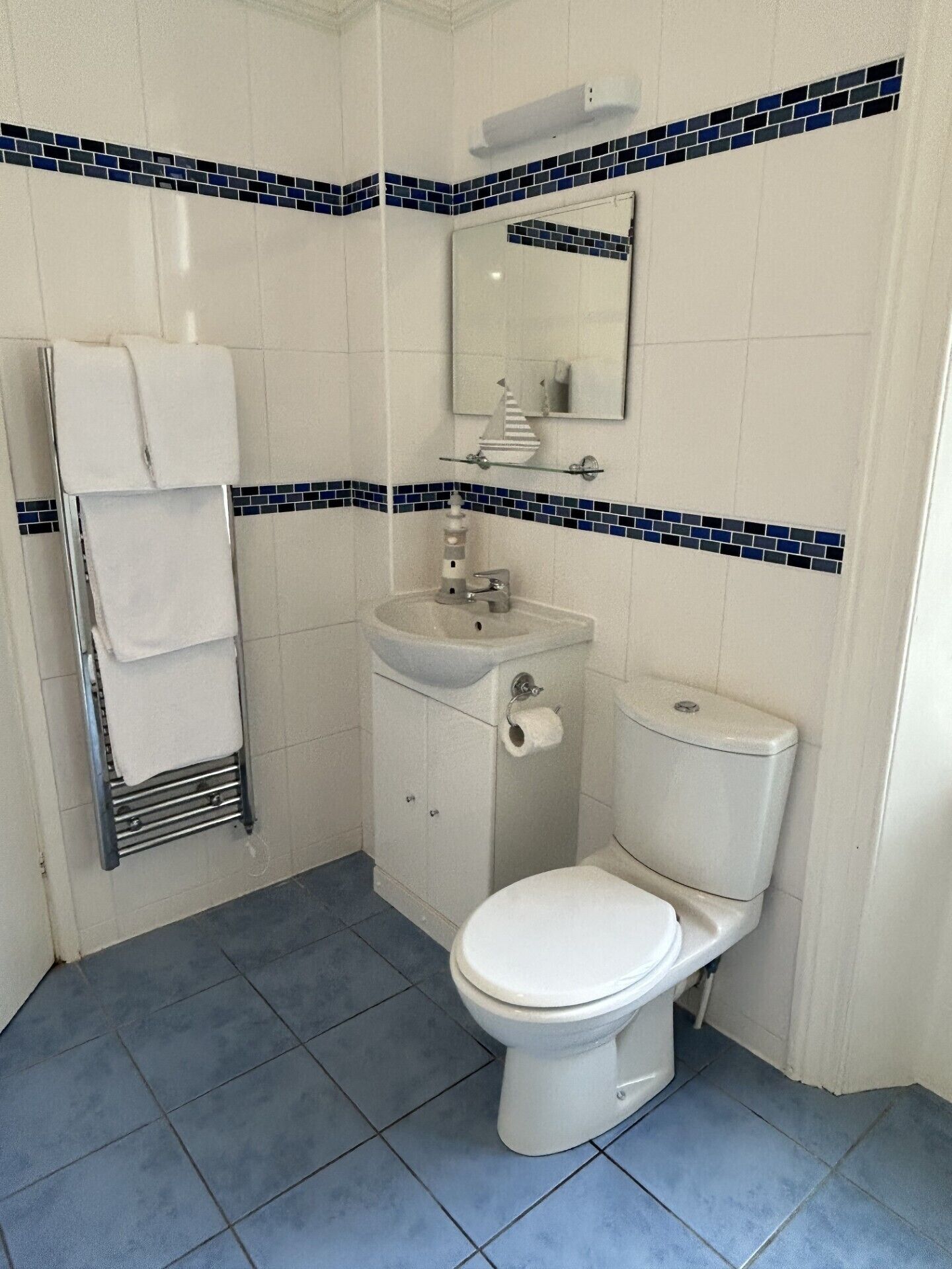 superior junior suite | bathroom | free toiletries, hair dryer, towels