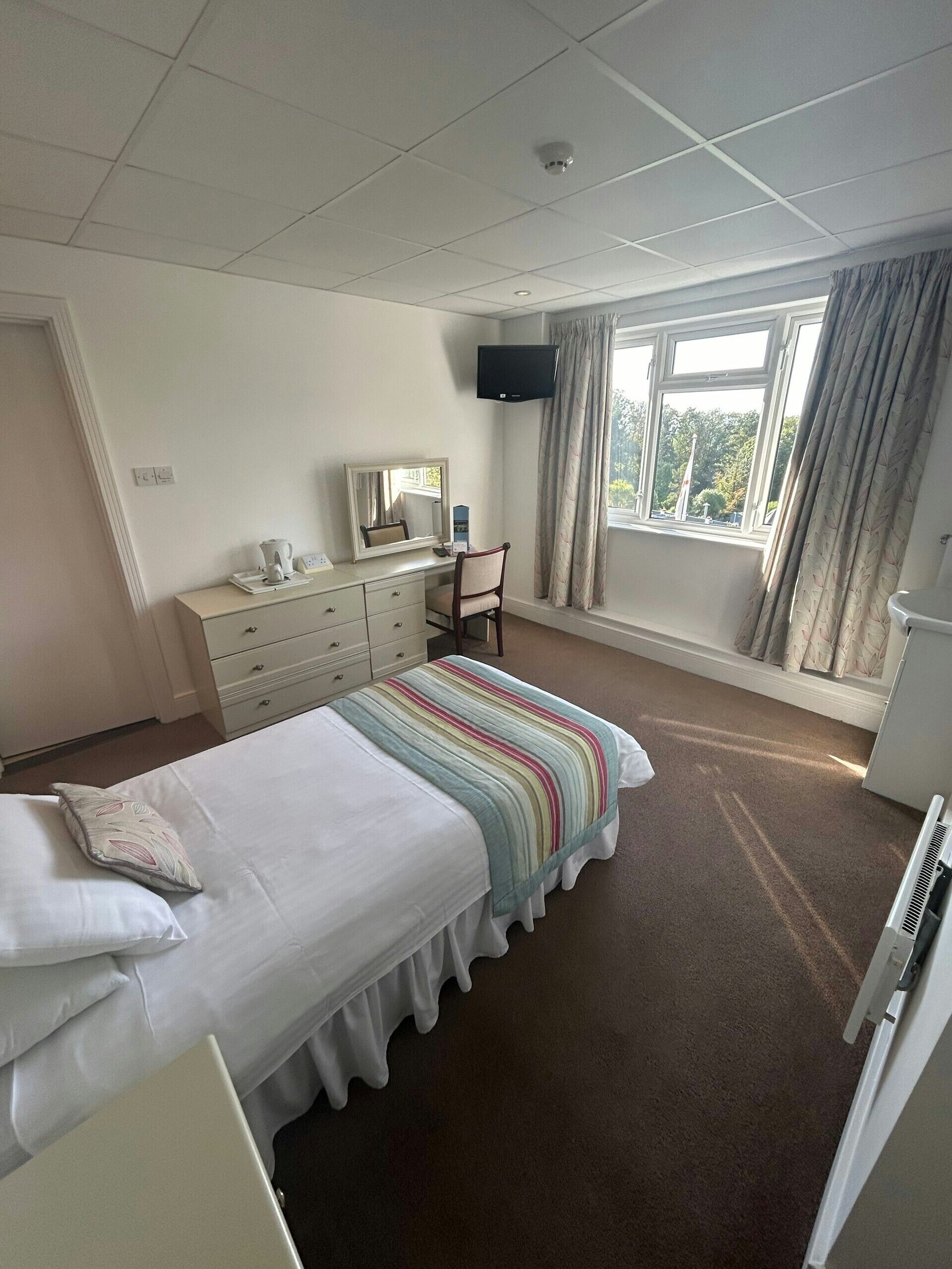 Hochwertige Bettwaren, Betten mit Memory-Foam-Matratzen, Schreibtisch