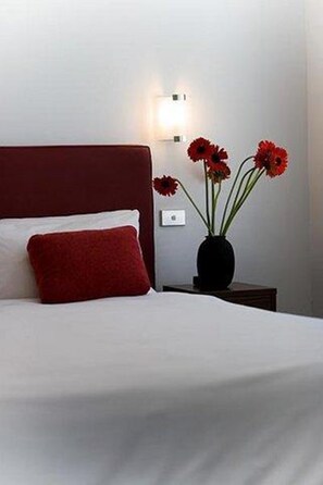 Standard Apartment, 1 Bedroom | 1 bedroom, iron/ironing board, cots/infant beds, rollaway beds - Easystay Apartments (St. Kilda East)